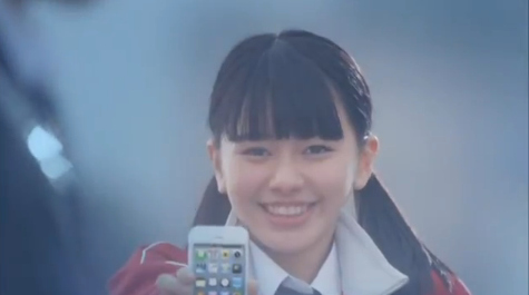 山本舞香さん　～ソフトバンクCMでiPhone5を片手に男の子にがんばって話しかけてる子～