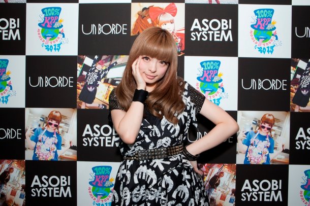 「劇場版きゃりーぱみゅぱみゅ」舞台挨拶で横浜アリーナ2日間ライブ発表！