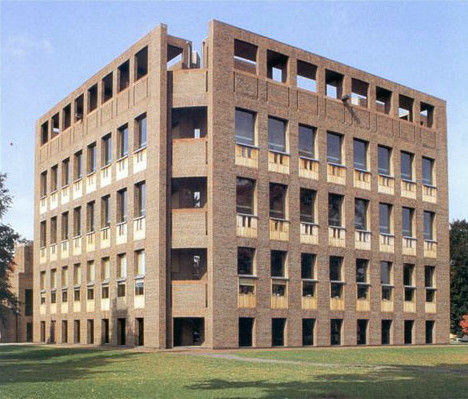 �A�����J�ōł��J�b�R������w�̐}����