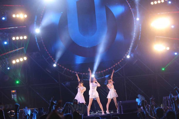 Perfume、初の海外フェス出演で特別構成パフォーマンス！