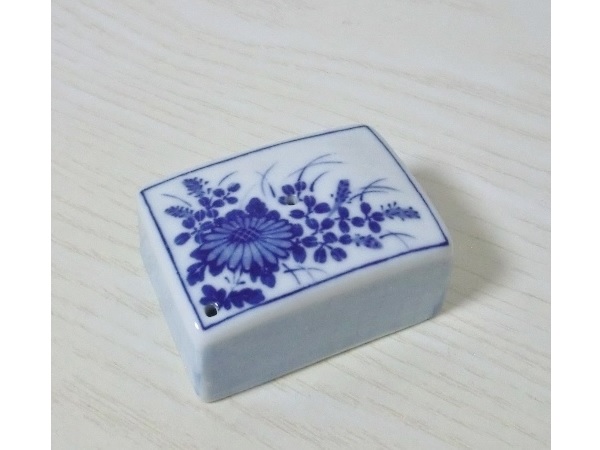 染付印判　菊花文　水滴