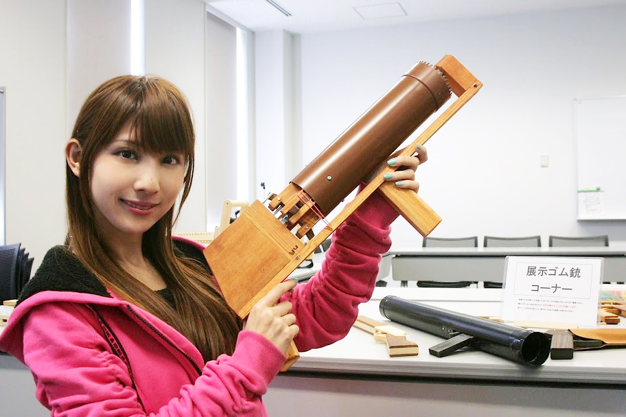 キャラクターフェスティバルinモリコロパークVol.1〜着ぐるみ・コスプレ大集合〜ゴム銃撃ち&制作体験